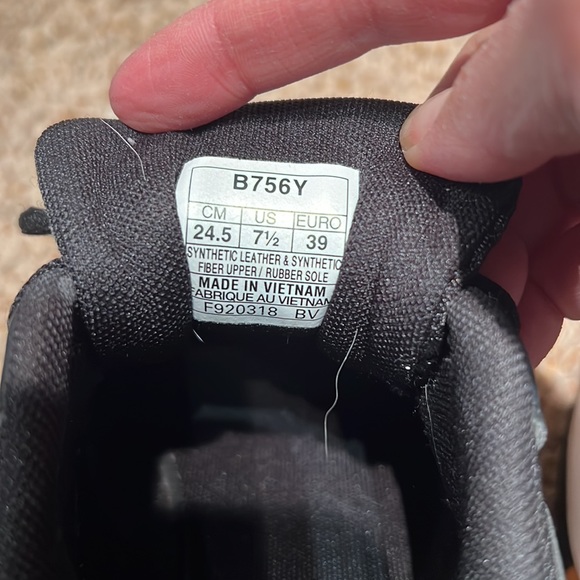 ASICS volleyball shoe - Picture 6 of 7